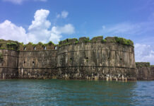 22 cannons protect this fort in the middle of water