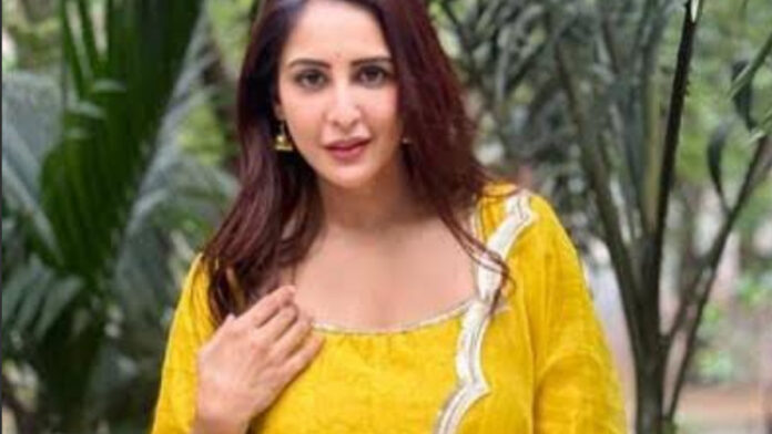 Actress Chahatt Khanna embraces Ayurveda
