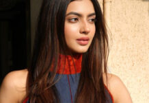 “Kashika Kapoor Shines Radiantly in Golden Sunlight”